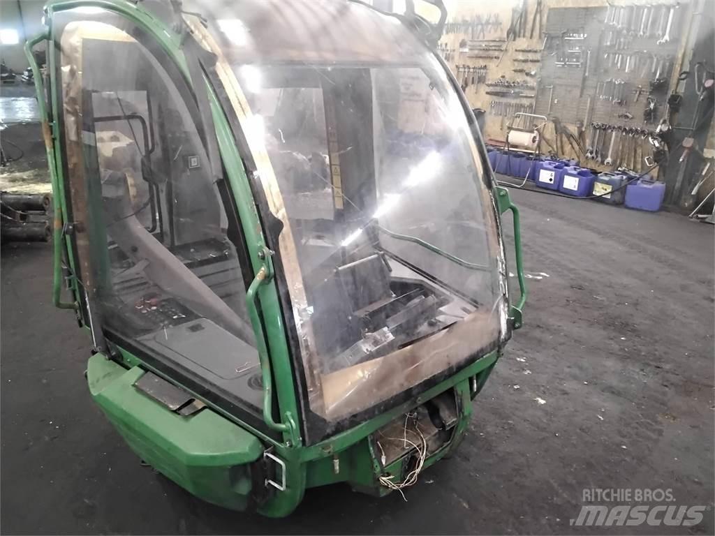 John Deere 1270E Kabiinid