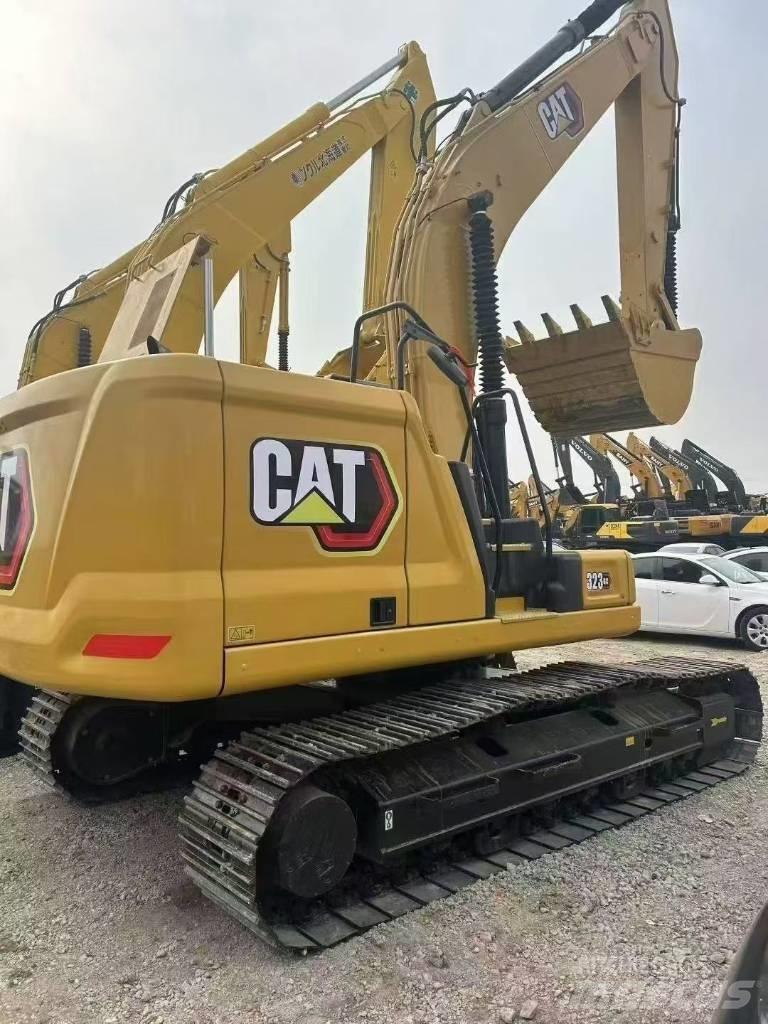 CAT 323 Roomikekskavaatorid