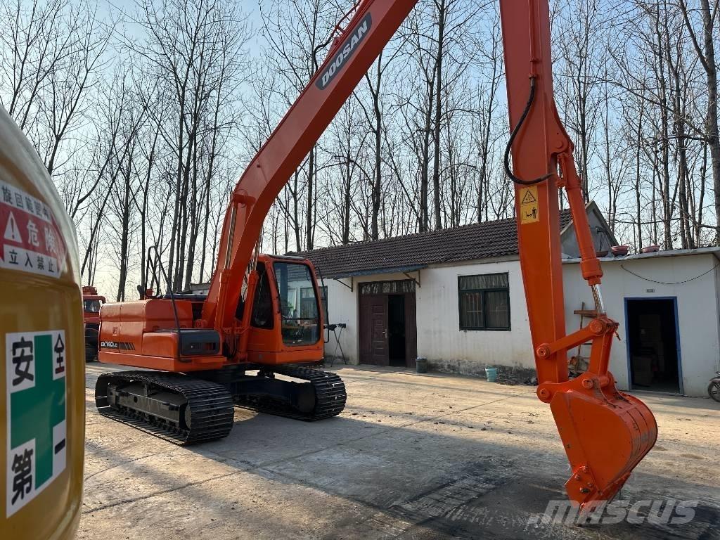Doosan DX140 Roomikekskavaatorid