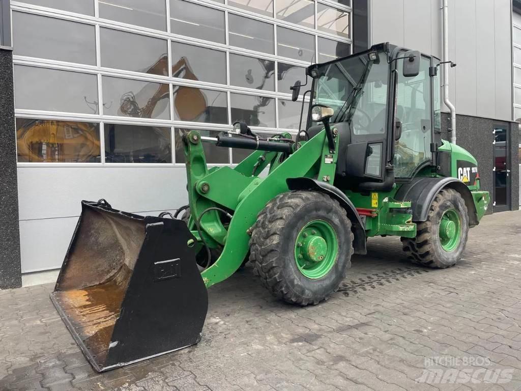 CAT 907H Rataslaadurid