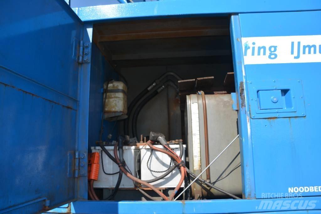 Hitachi KH 180-3 Roomikkraanad