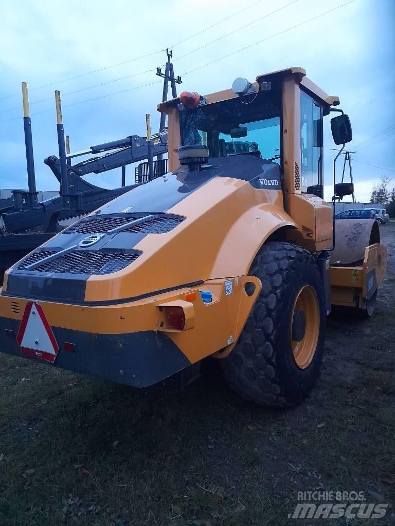 Volvo SD 135 B Ühe trumliga rullid