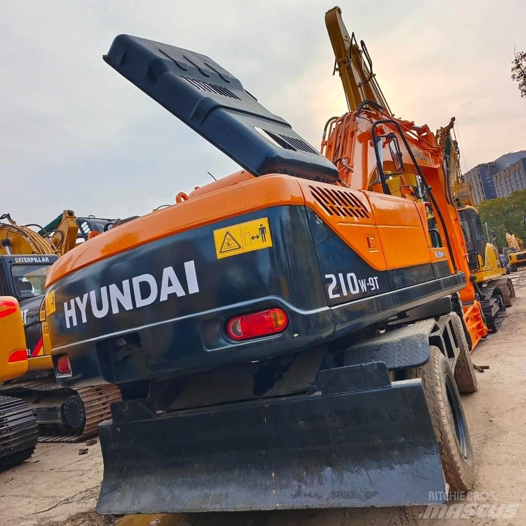 Hyundai 210W-9 Ratasekskavaatorid