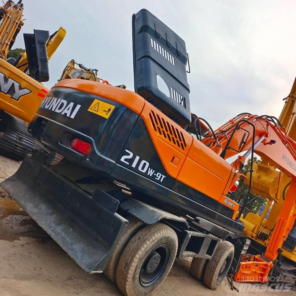 Hyundai 210W-9 Ratasekskavaatorid
