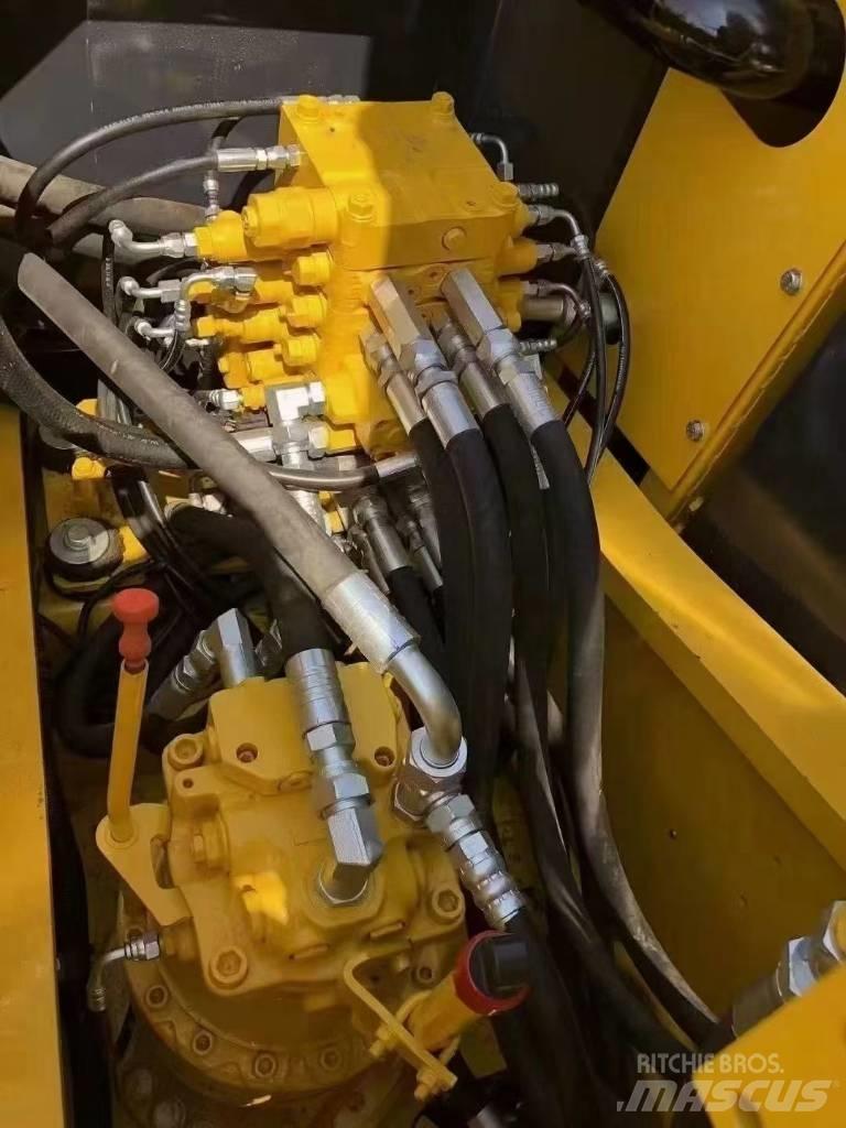 Komatsu 160-7 Roomikekskavaatorid