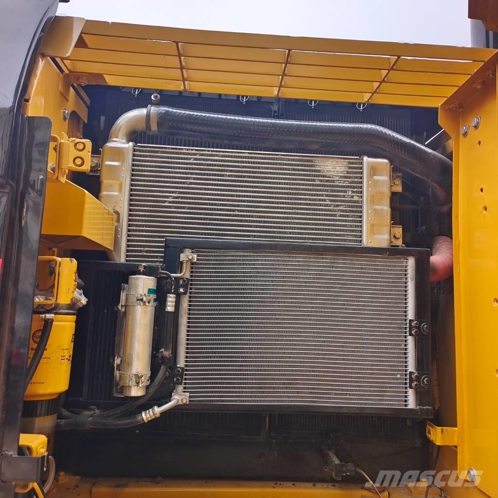 CAT 320 D Roomikekskavaatorid