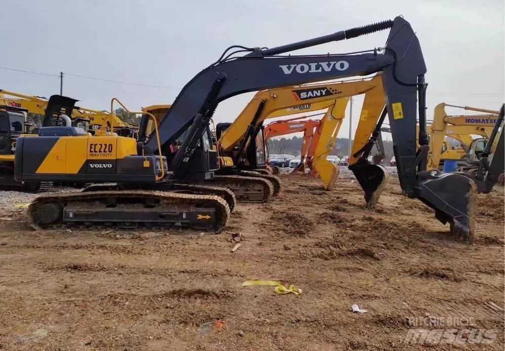 Volvo EC 220 Roomikekskavaatorid