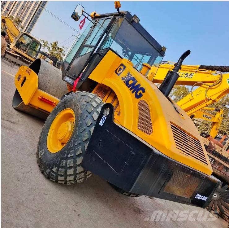 XCMG XS 142 J Ühe trumliga rullid