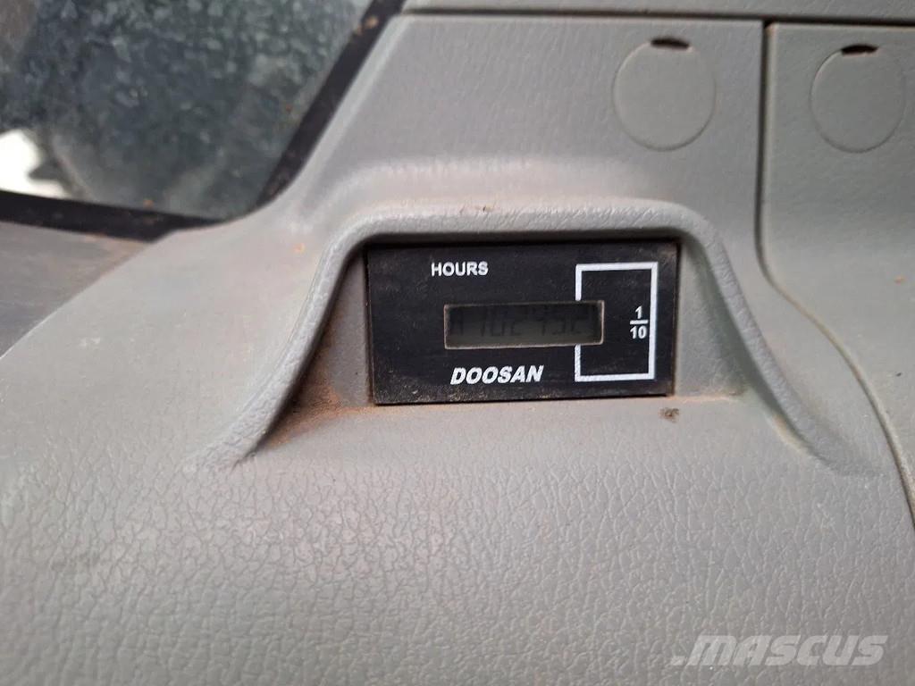 Doosan DX235NLC-5 Roomikekskavaatorid