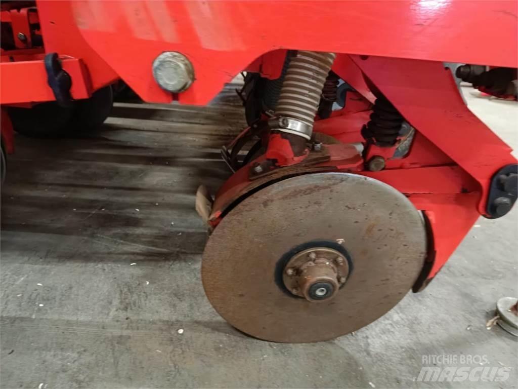 Kuhn Maxima 2TS Täppiskülvikud