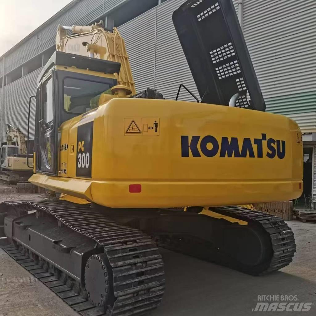 Komatsu PC 300-7 Roomikekskavaatorid