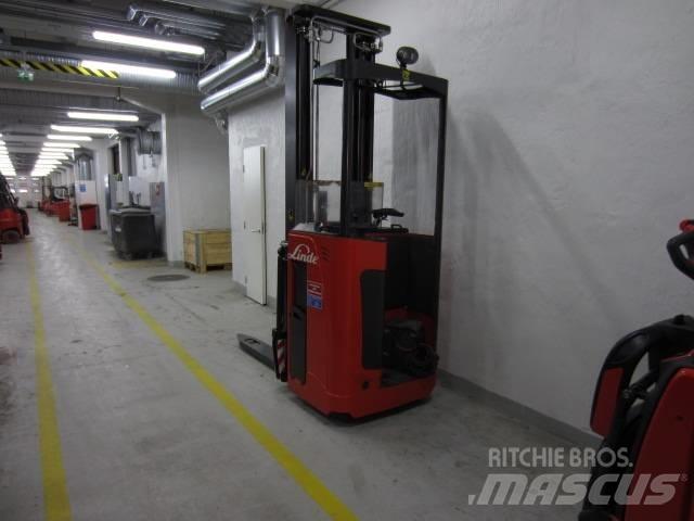 Linde L2000 Platvormiga virnastajad