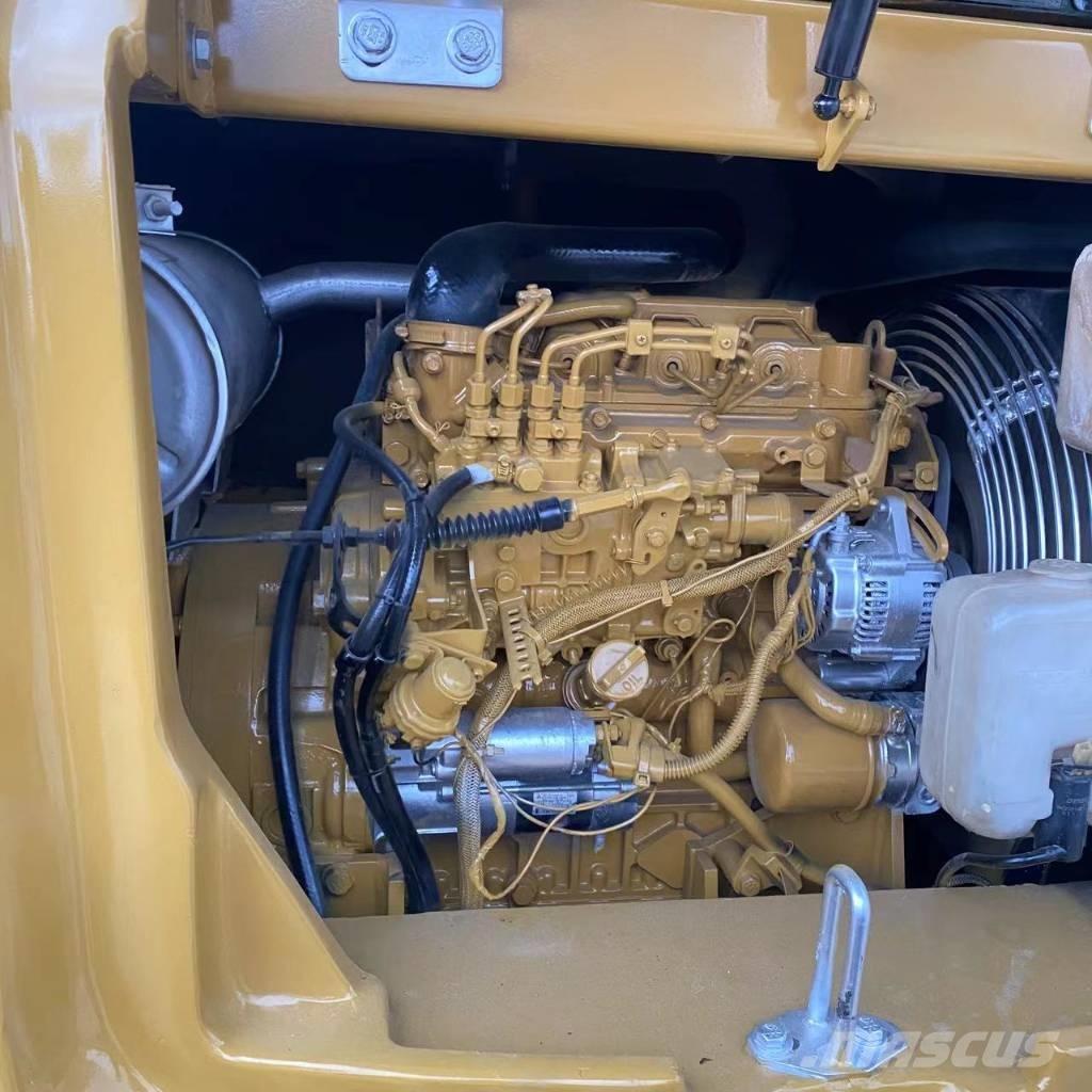 CAT 307 Roomikekskavaatorid