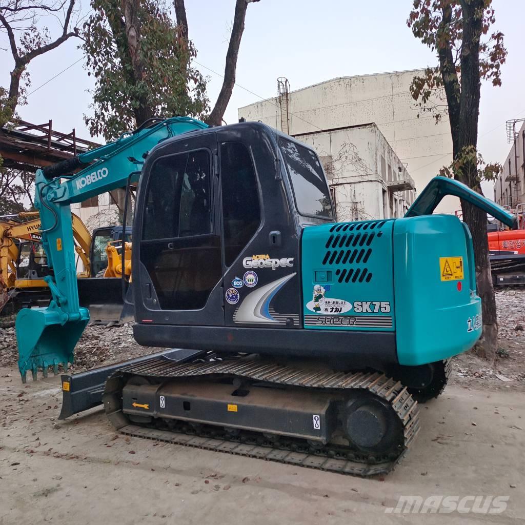 Kobelco SK75 Väikeekskavaatorid 7t-12t