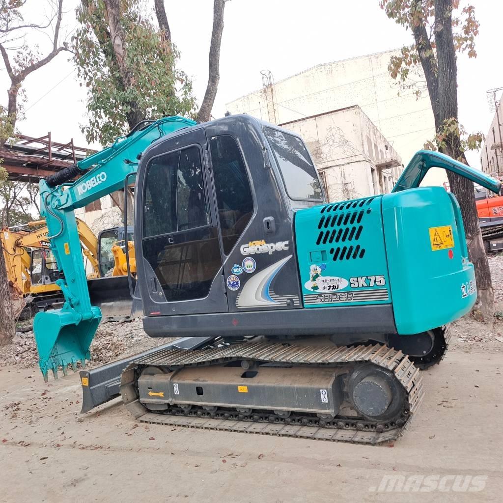 Kobelco SK75 Väikeekskavaatorid 7t-12t