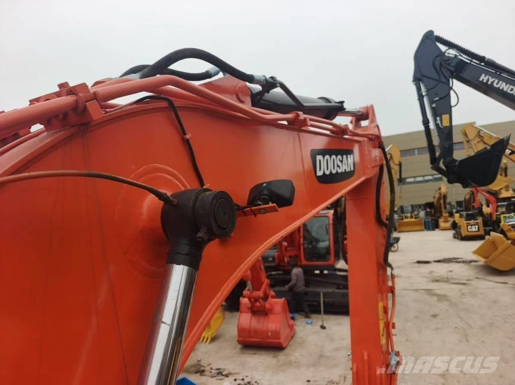 Doosan DX 140 Roomikekskavaatorid