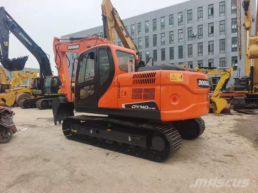 Doosan DX 140 Roomikekskavaatorid