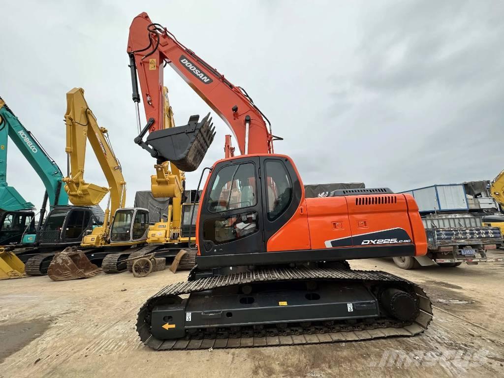 Doosan DX225LC-9C Roomikekskavaatorid