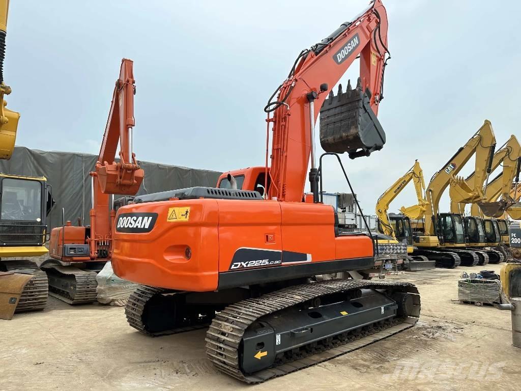Doosan DX225LC-9C Roomikekskavaatorid