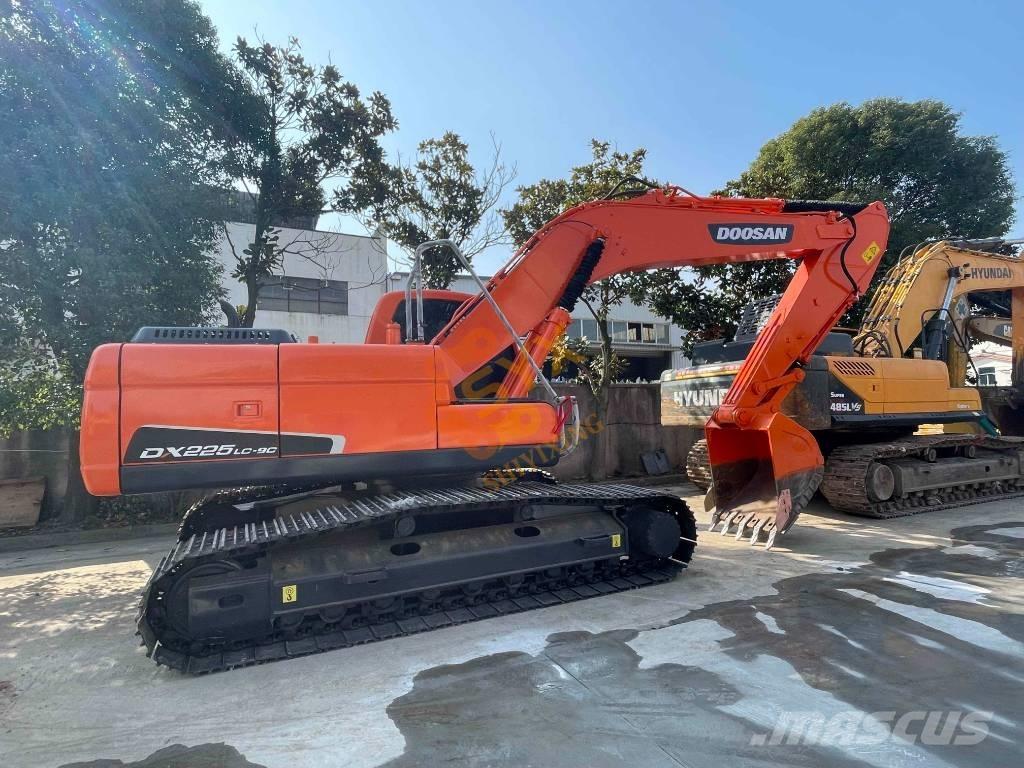 Doosan DX 225 LC Roomikekskavaatorid