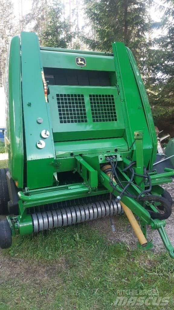 John Deere 854 Ruloonpressid