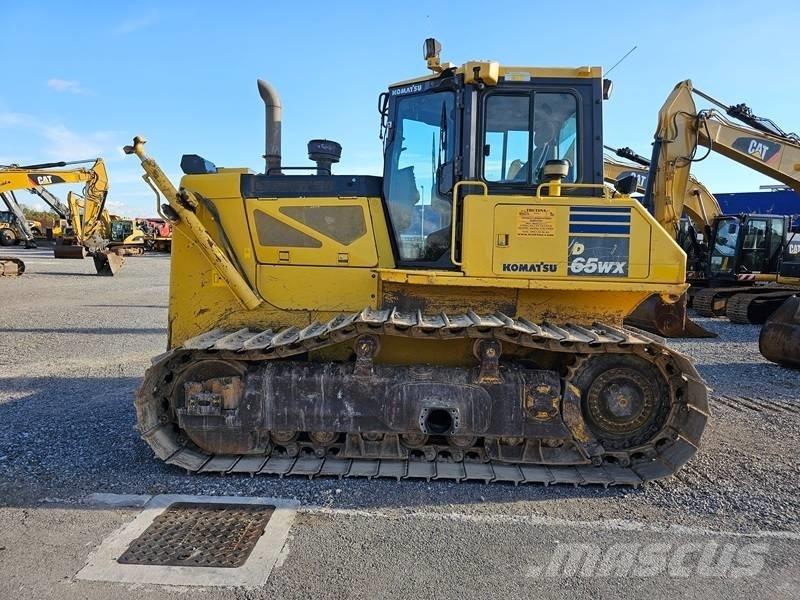 Komatsu D 65 WX-17 Buldooserid
