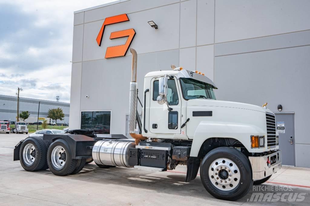 Mack Pinnacle 64T Sadulveokid