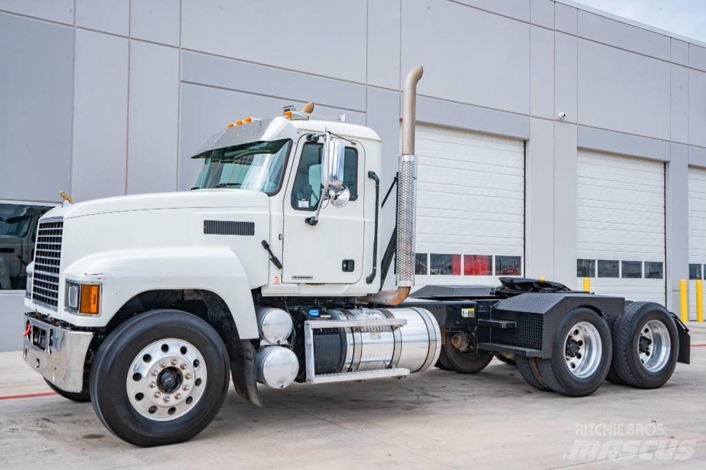Mack Pinnacle 64T Sadulveokid