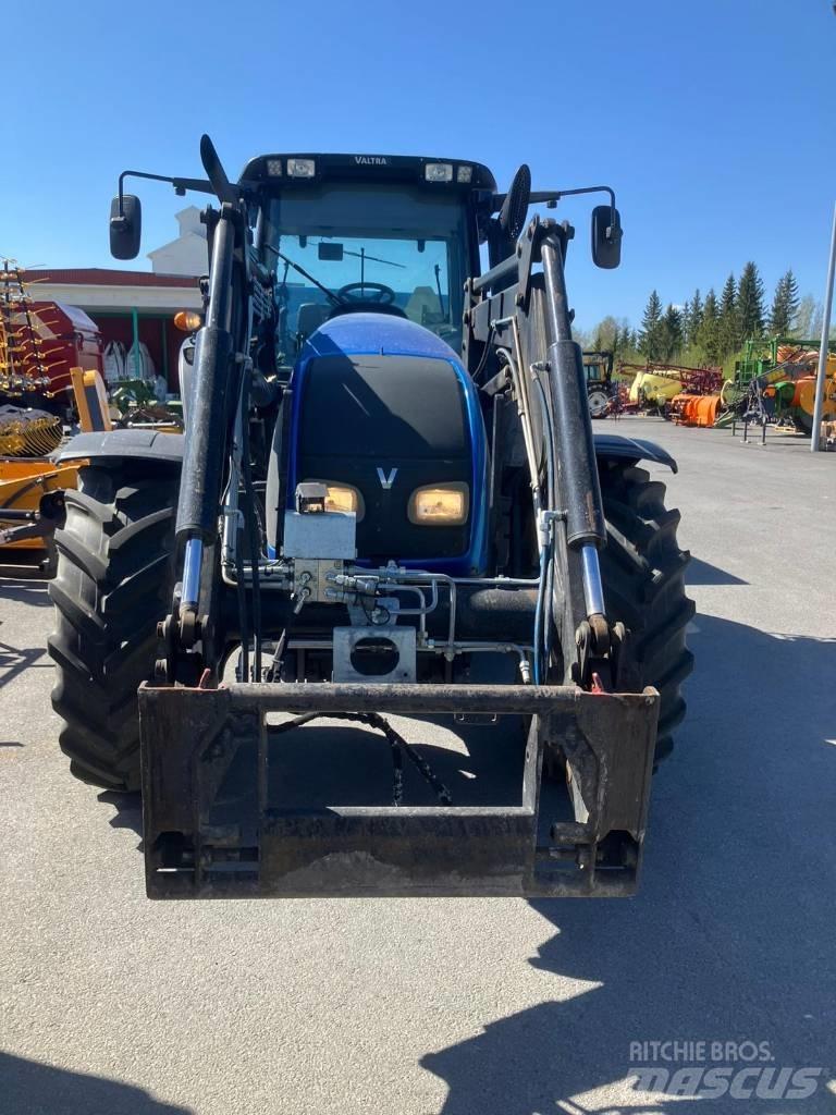 Valtra T 151 Traktorid