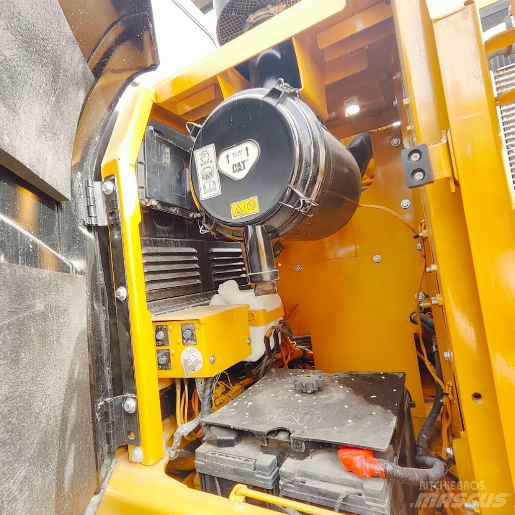 CAT 320D Roomikekskavaatorid