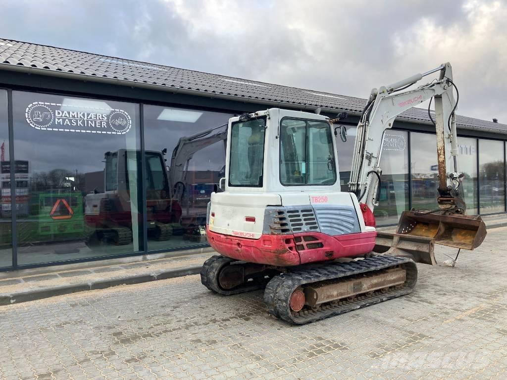 Takeuchi TB 250 Roomikekskavaatorid