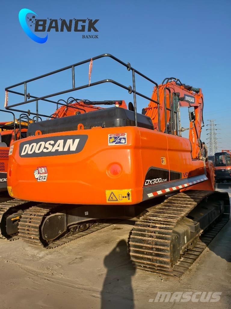 Doosan DX 300 LC Roomikekskavaatorid