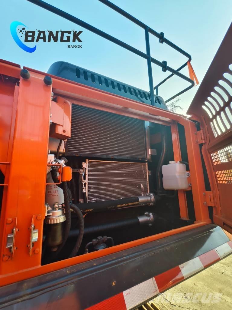 Doosan DX 300 LC Roomikekskavaatorid