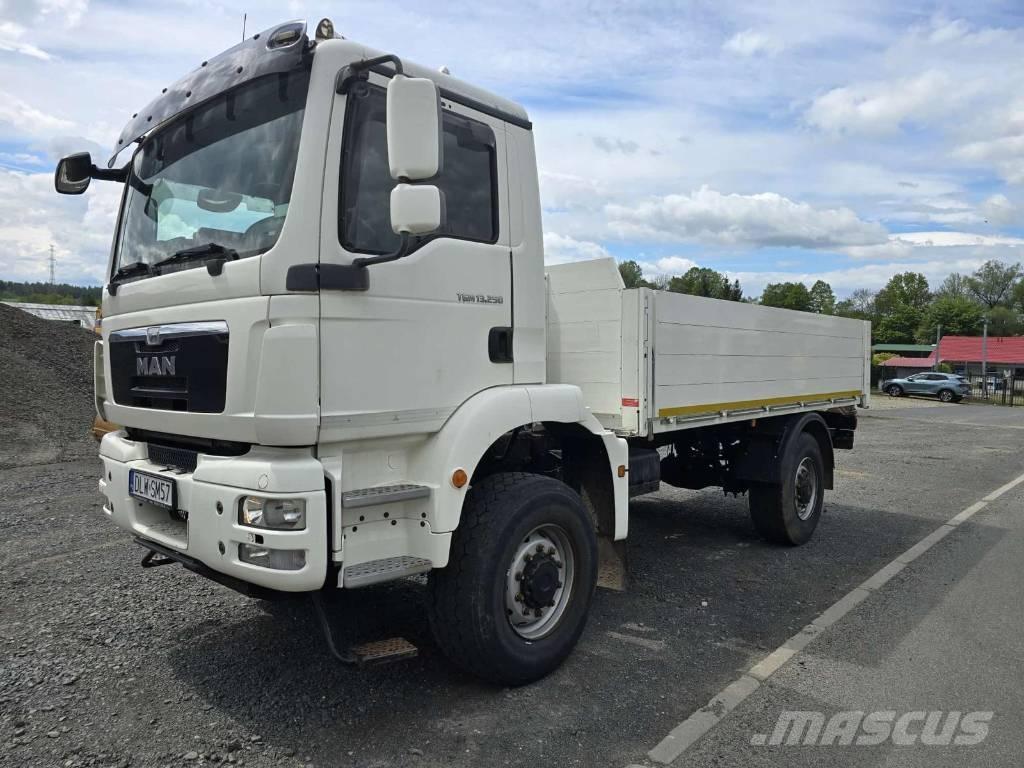 MAN 13.250 / 4x4 Furgoonautod