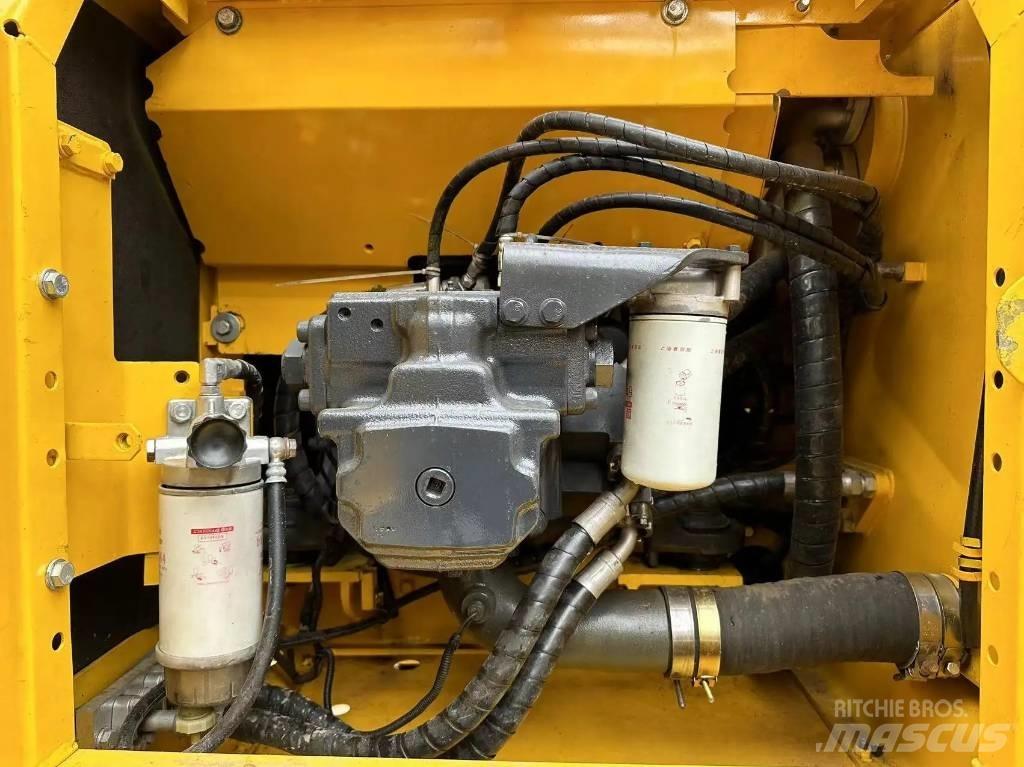 Komatsu PC 210-8 Roomikekskavaatorid