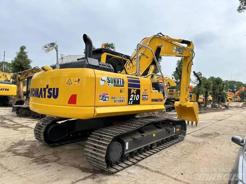 Komatsu PC 210-8 Roomikekskavaatorid
