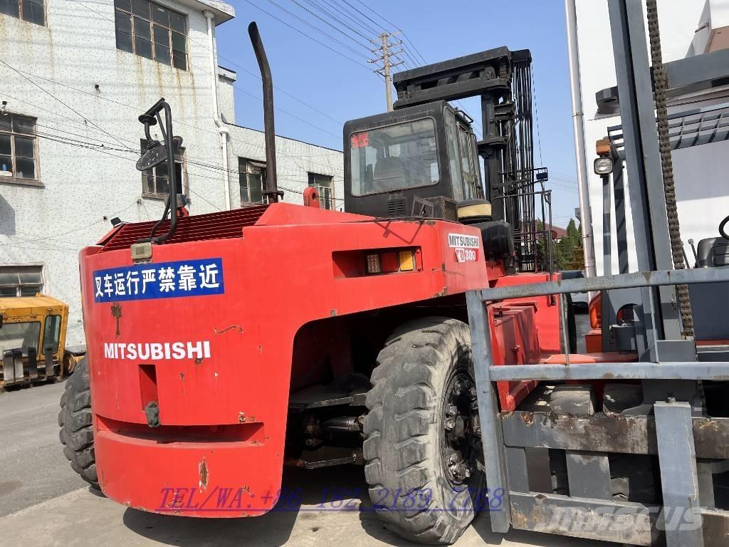 Mitsubishi FD300 Teleskooplaadurid