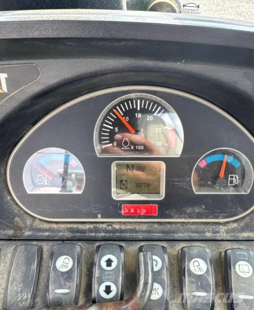 CAT 420 F Ekskavaatorlaadurid