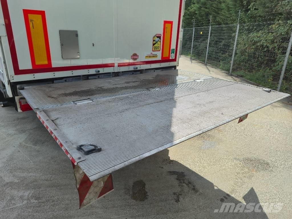 Kässbohrer Maxima Furgoonpoolhaagised