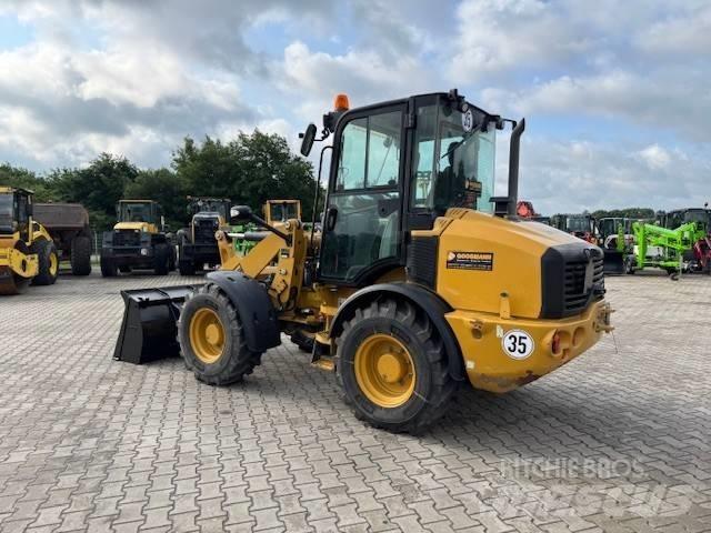 CAT 908 Rataslaadurid