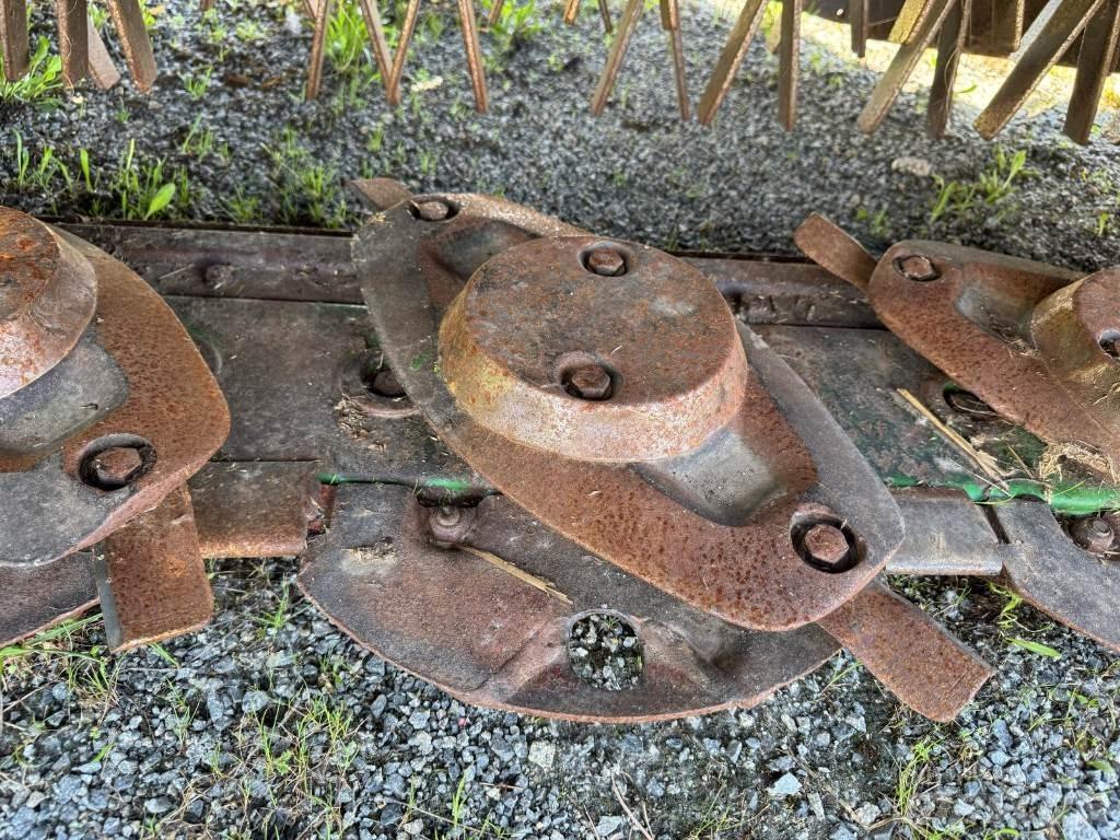 John Deere 131 Esi ja taganiidukid