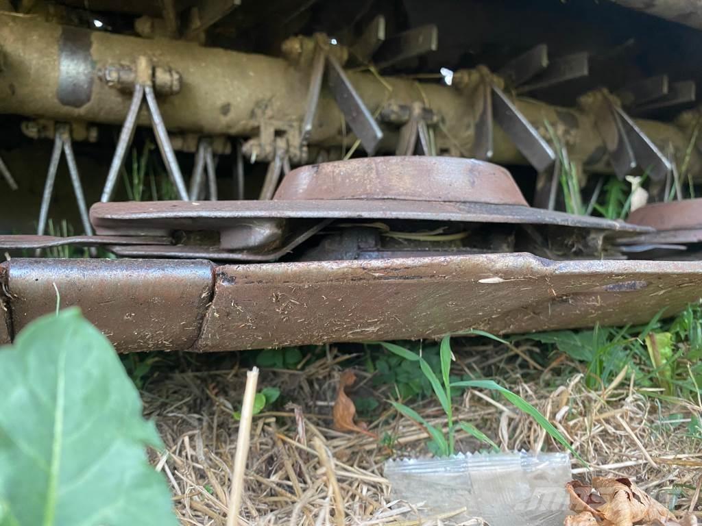 John Deere 131 Esi ja taganiidukid