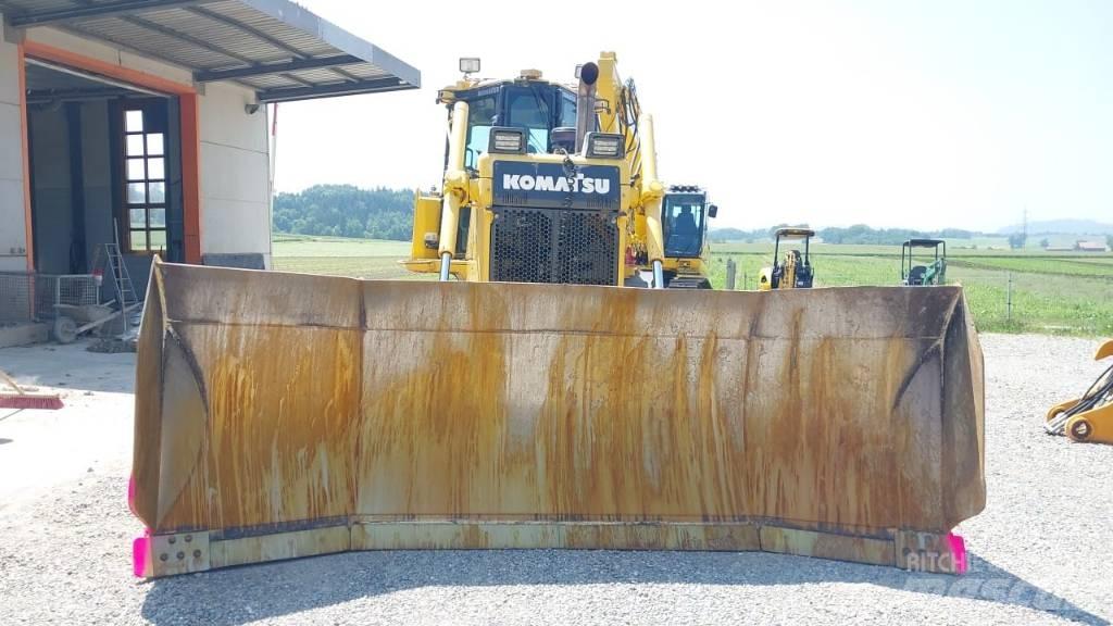 Komatsu D 65 PX-18 Buldooserid