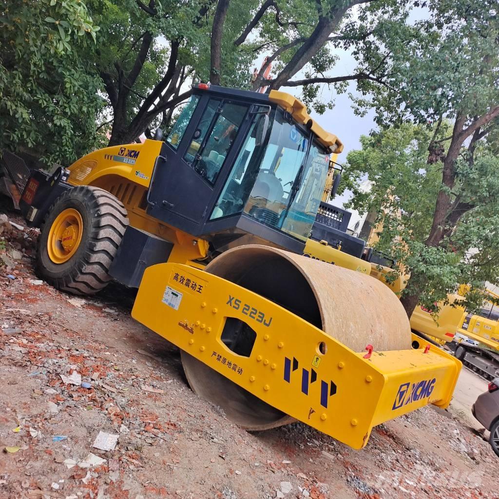 XCMG XS 223  J Ühe trumliga rullid