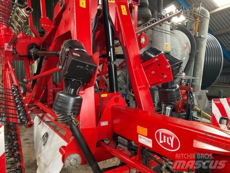 Lely Hibiskus 1015 Iseliikuvad niidukid-vaalutid