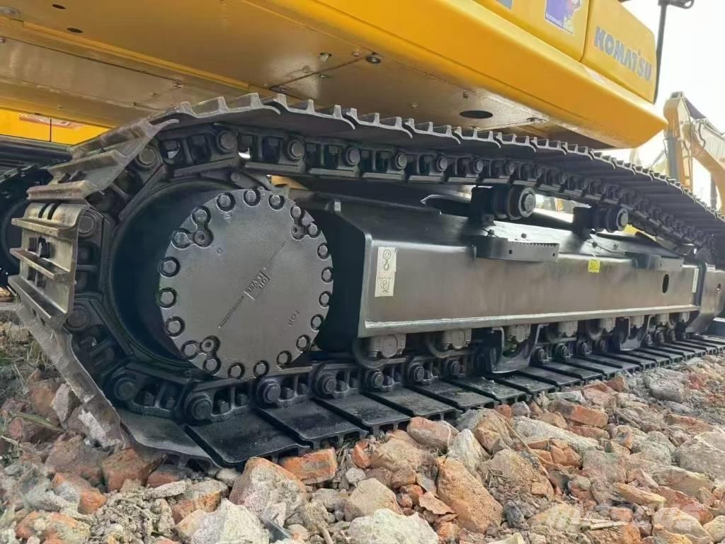 Komatsu PC 220-8 Roomikekskavaatorid