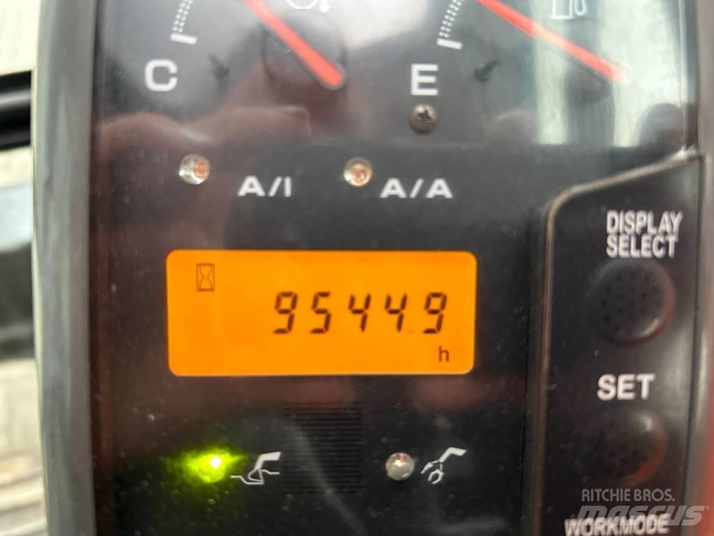 Hitachi ZX 135 US Roomikekskavaatorid