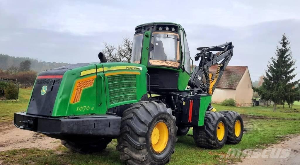 John Deere 1070 E Harvesterid