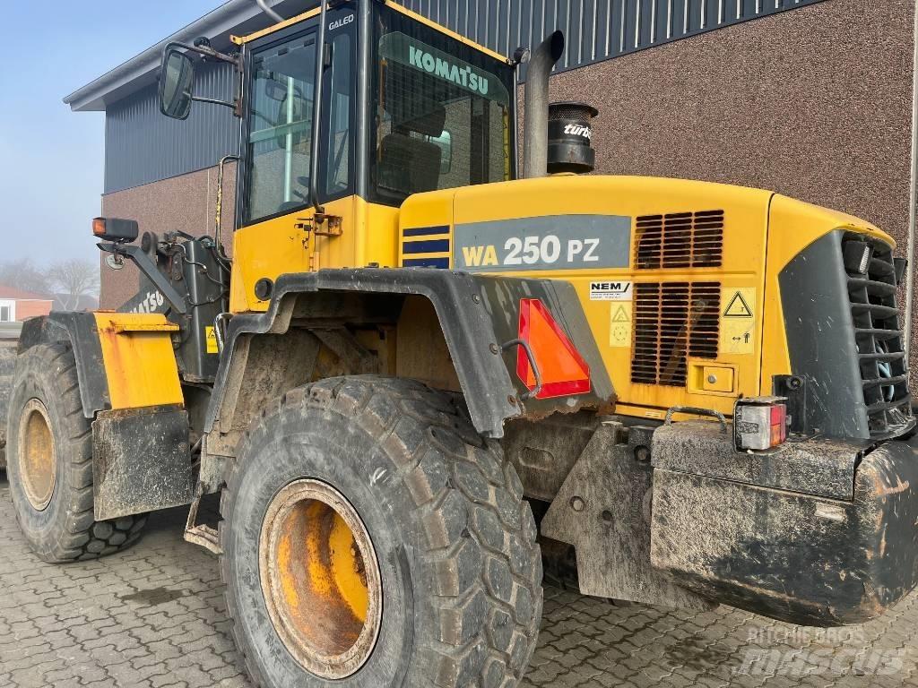 Komatsu WA 250 PZ-5 Rataslaadurid