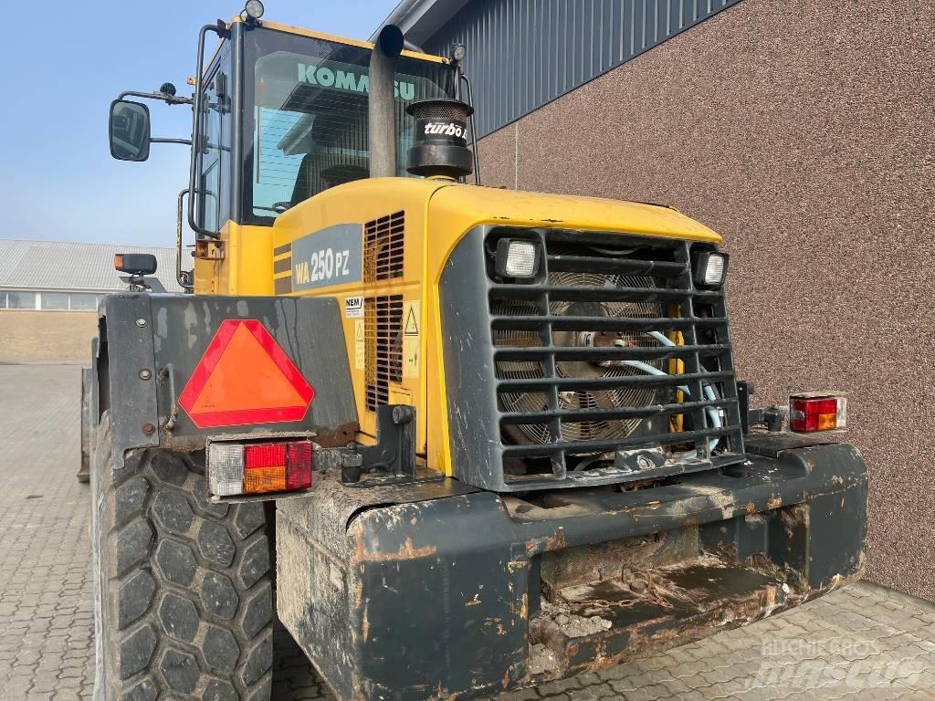 Komatsu WA 250 PZ-5 Rataslaadurid